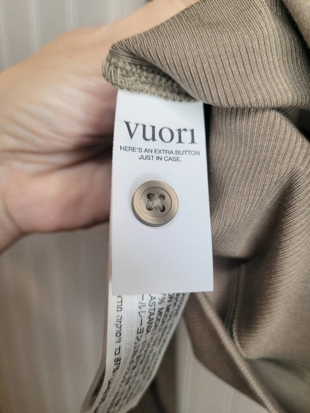 NWOT Vuori Cropped Button-Front Cardigan in Chai Taupe Size M - Picture 5 of 6